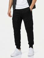 Мъжко черно спортно долнище с джобове (cargo стил)