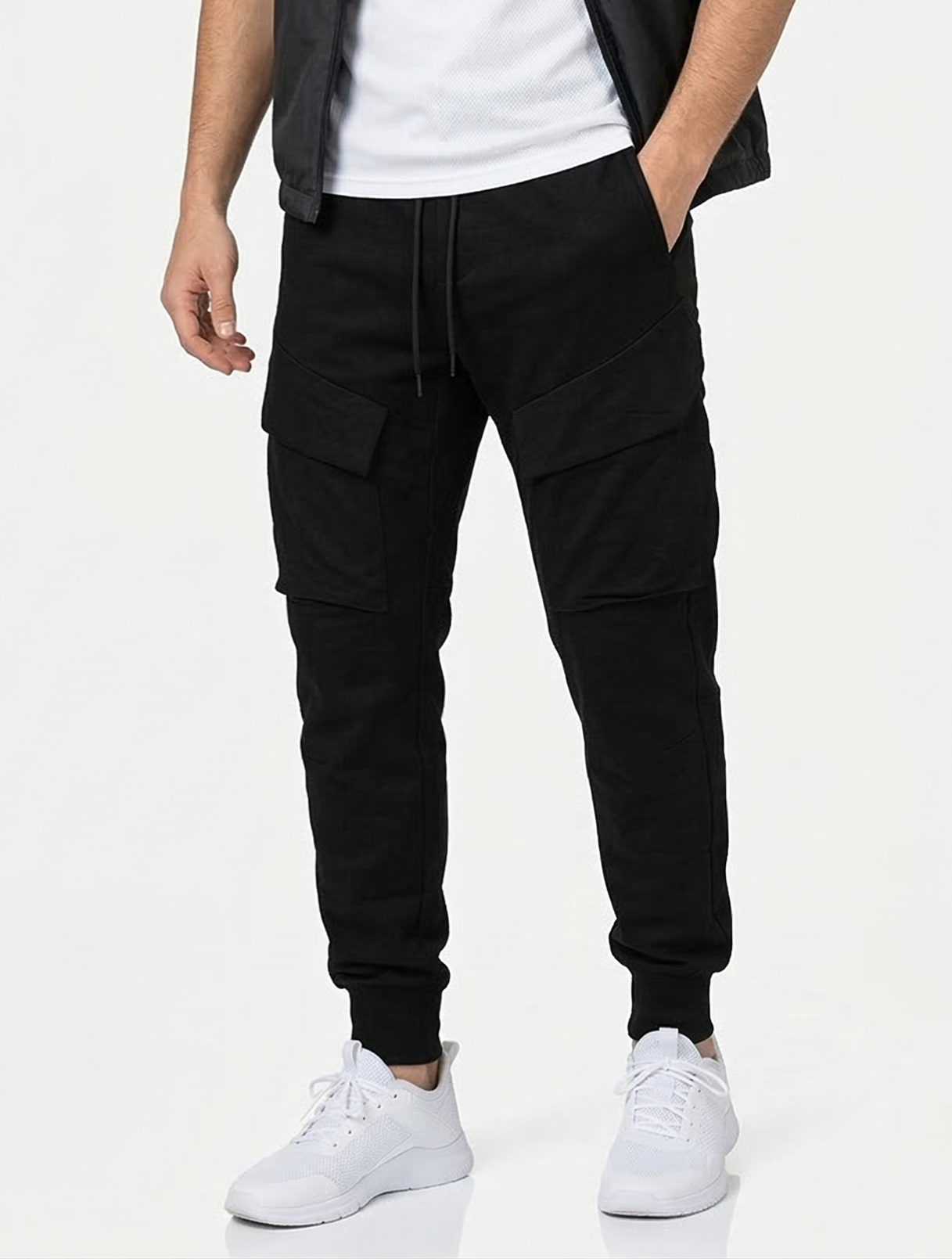 Мъжко черно спортно долнище с джобове (cargo стил)