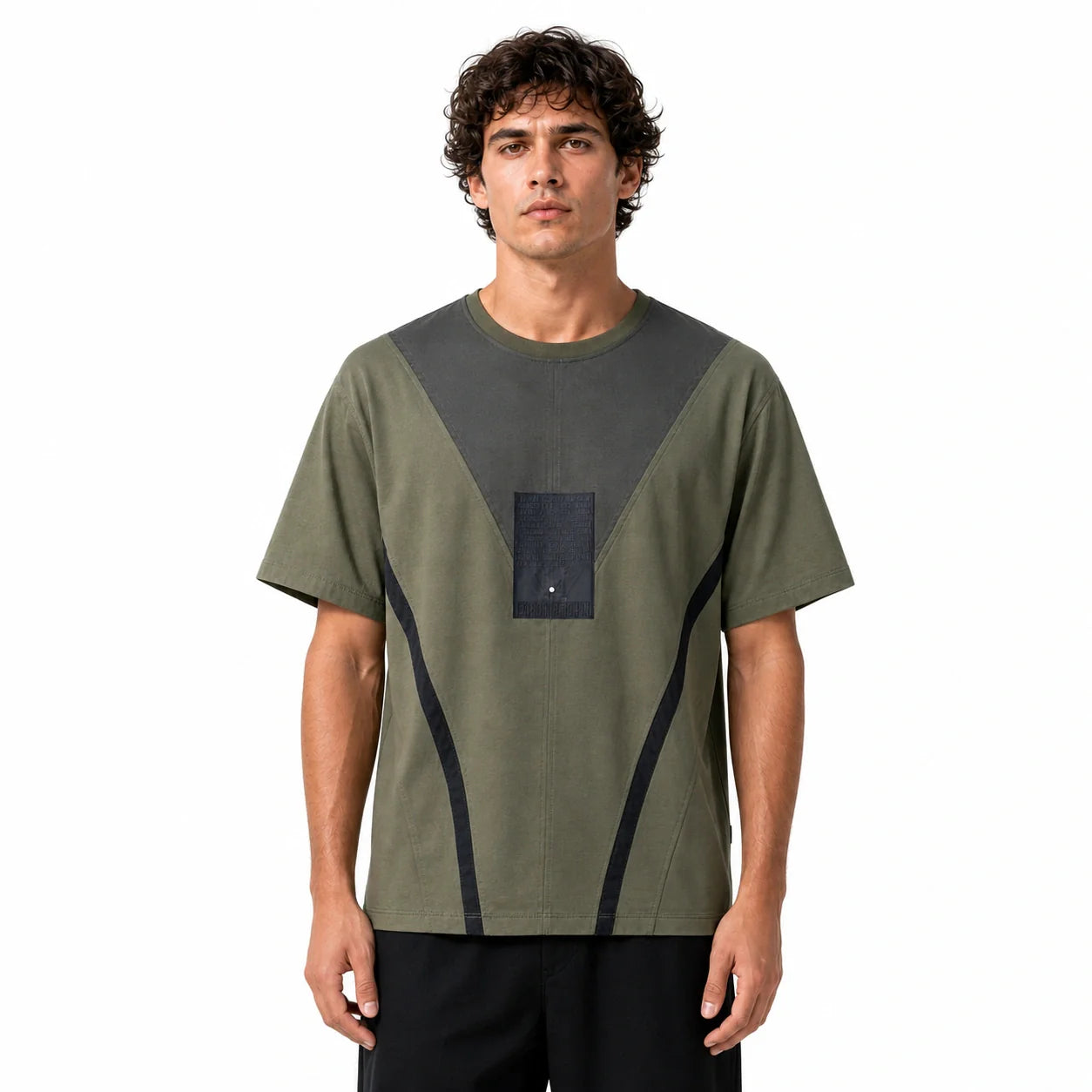 Масленозелена мъжка тениска с тъмен джоб акцент - Shirt1 studio