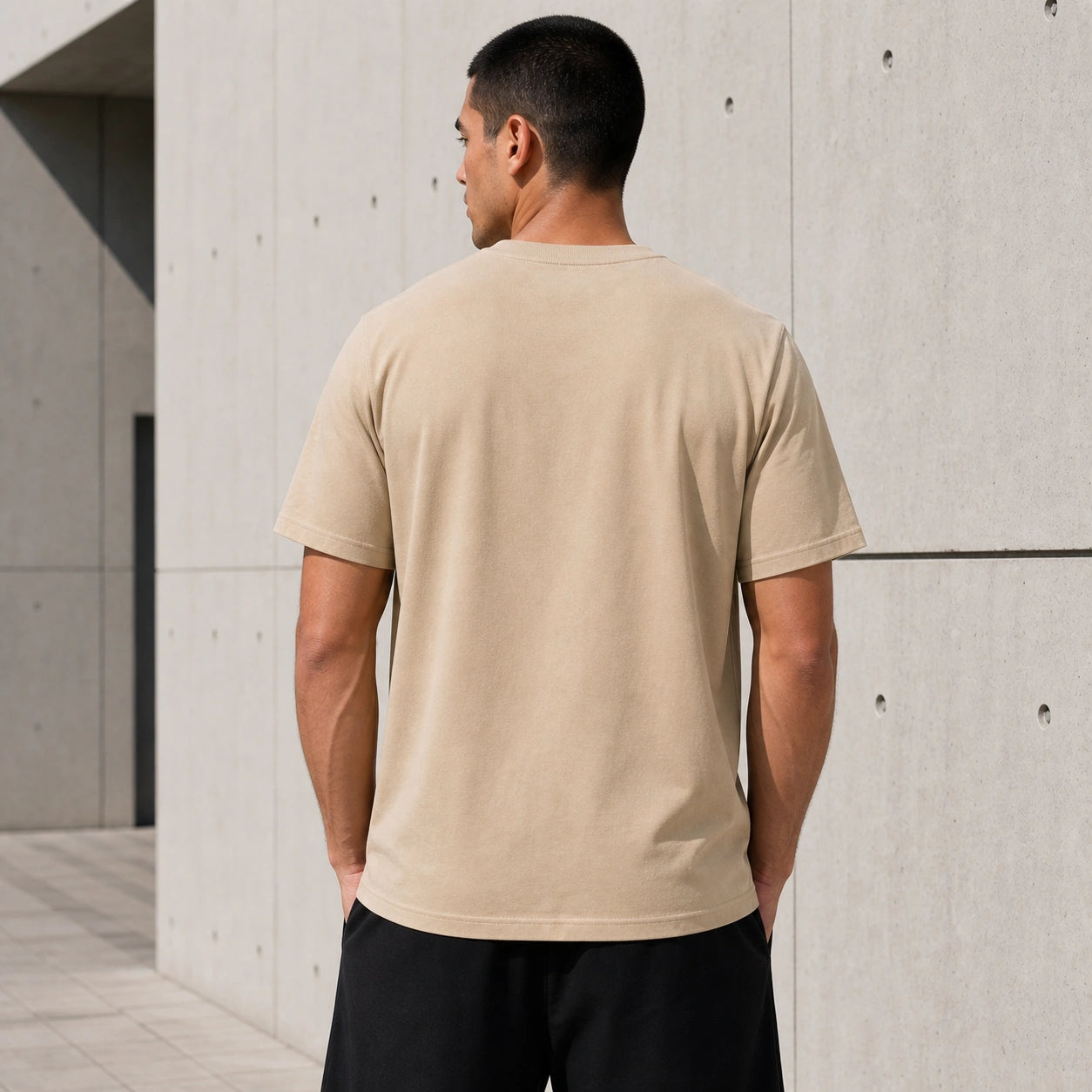 Стилна мъжка тениска с минималистичен дизайн - Shirt13 lifestyle back