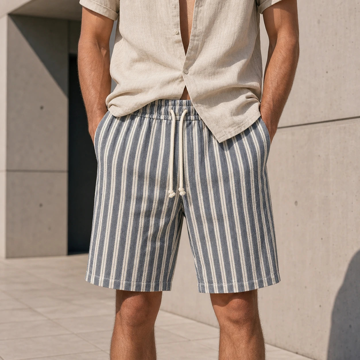 Мъжки къси панталони на райе с връзки - Shortjeans1 lifestyle front