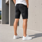 Черни мъжки къси дънки с накъсвания и кръпки - Shortjeans10 lifestyle back