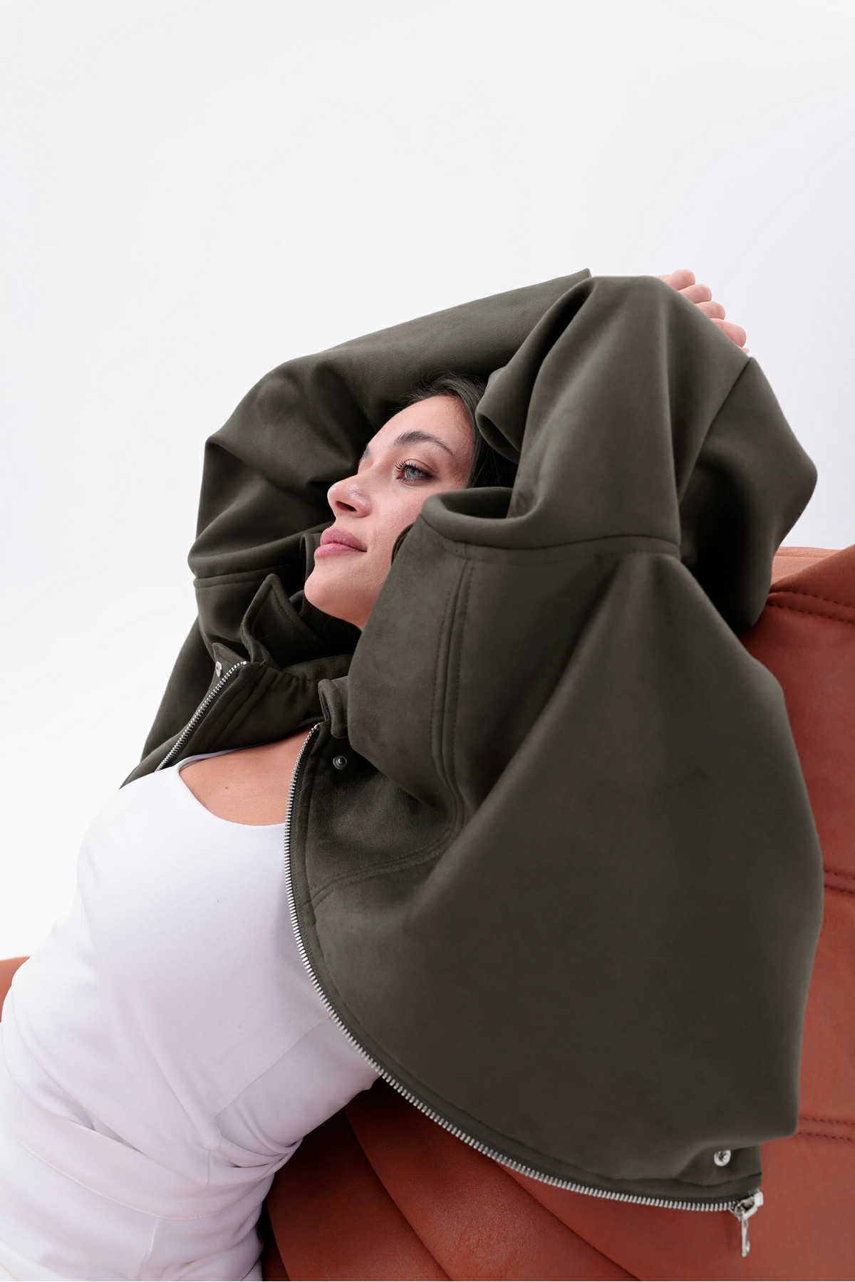 Дамско велурено яке тип бомбър